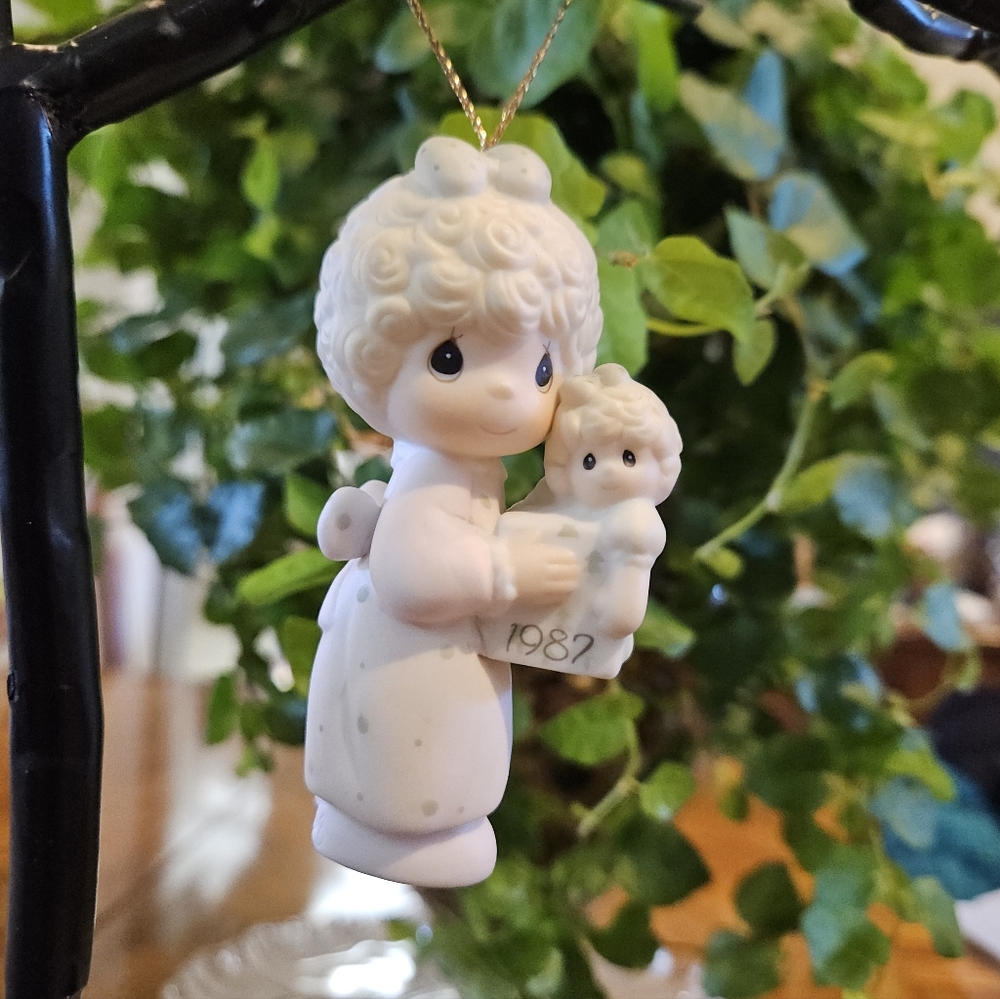 Enesco Precious Moments Christmas Ornament Figure "Love is the Best Gift of All